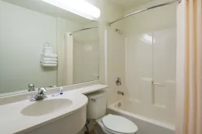 Microtel Inn and Suites Pueblo - Salle de bain