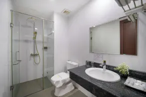Platinum Beach Hotel & Apartment - Bathroom