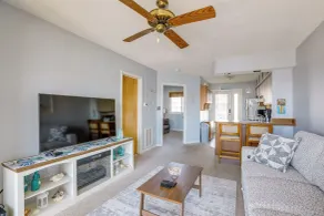 Bayfront Condo w/ Sunset Views! Walk to Beach - Innvendig