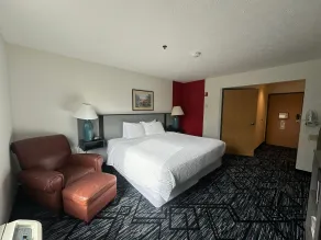 Ramada by Wyndham Strasburg Dover - Room