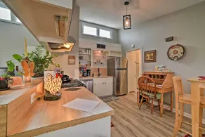 Coastal Escape w/ Yard, Walk 1 Mile to Texas A & M - Intérieur