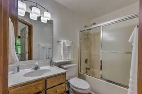 Blue Ridge Mtn Views: Condo w/ Furnished Balcony - Innvendig
