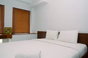 Cozy and Minimalist Studio Patraland Urbano Apartment near Bekasi Station By Travelio - Zimmer