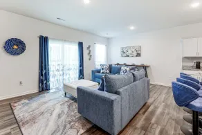 3 Mi to Wilson! Sleek Townhome w/ Screened Porch - Interiør