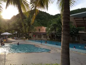 Beach Condos Pico de Loro Hamilo Coast - Piscine