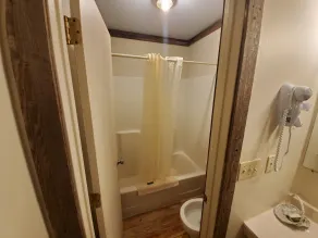 Jamesport Inn - Badezimmer