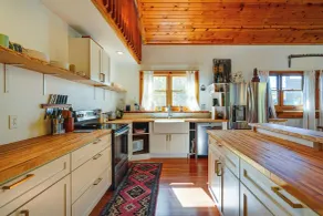 Delaware 'wooded River Retreat' w/ Views & More - Intérieur