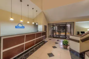 Days Inn by Wyndham Yadkinville - Lobby