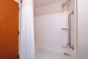 Fairfield Inn & Suites Greensboro Wendover - Salle de bain