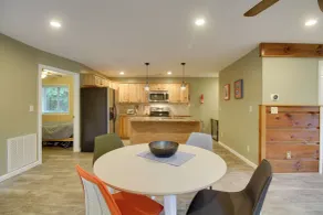 Cozy Goode Cabin w/ Deck ~ 17 Mi to Lynchburg - Interior