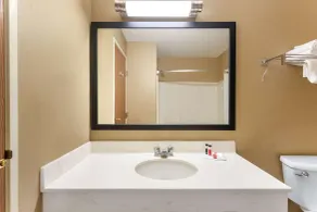 Super 8 by Wyndham Goshen - Salle de bain