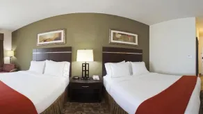 Holiday Inn Express & Suites Topeka North by IHG - Rum