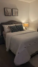 Charming 1-Bedroom Basement Suite in Spruce Grove, Alberta - Værelse
