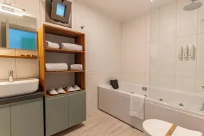 ARVIA SUITES - Bathroom