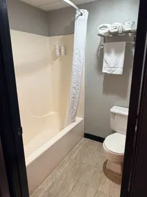 Super 8 by Wyndham Macomb - Salle de bain