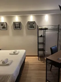 Hotel des 4 Soleils - Værelse