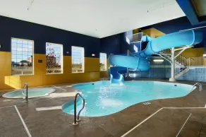Ramada by Wyndham Red Deer Hotel & Suites - Piscine