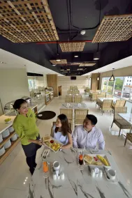 Whiz Prime Hotel Basuki Rahmat Malang - Restaurant