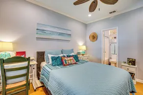 Pet-Friendly Lakefront Getaway w/ Hot Tub! - Interiør