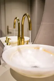 IO Luxury Pool & Hot Tub Suites - Bad