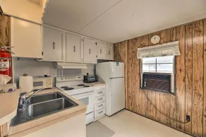 Pet-Friendly Cabin w/ Dock: Fish & Explore! - Interiör