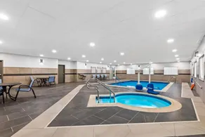 Spark by Hilton Wilkes Barre - Piscina