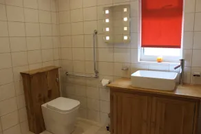 Loch Ness Highland Cottages with partial Loch View - Bathroom