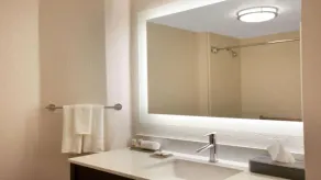 La Quinta by Wyndham Miami Airport West - Bathroom