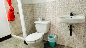Royal Palace Hostal - Bathroom