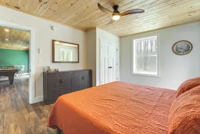 Walk to Sebago Town Beach: Luxe Townhome w/ Grill - Innvendig