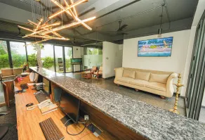 Shelter Beach Resort - Rezeption