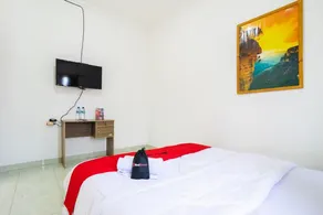 RedDoorz near Universitas Pamulang - Zimmer