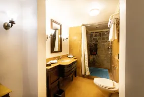 Fort JadhavGADH -A GADH Heritage Hotel - Bathroom