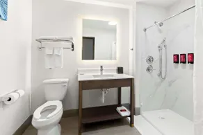 SureStay Hotel by Best Western Groves - Bathroom