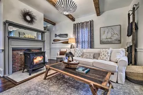 On-Site Pond: Spacious Family Home in Jefferson! - Innvendig