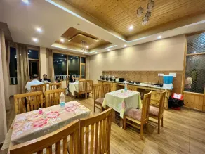 The Urban Retreat- A Boutique Hotel with Grand View - Restaurant