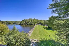 Dog-friendly Newland Cabin w/ Deck + Lake Access! - Interiör