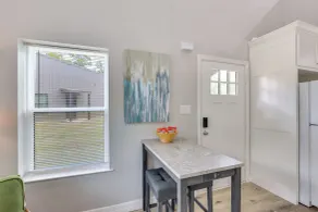 Stylish Tiny Home: 6 Mi to Gladewater Antiquing! - Interior