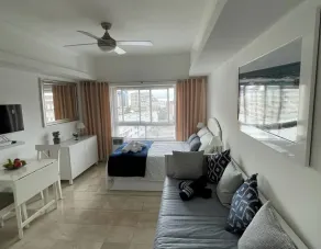 Charming Studio Apartment with Pool Access in Central Gibraltar - Quarto