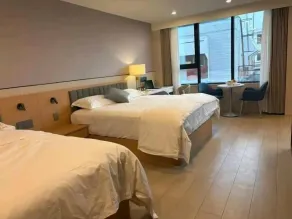 Plaza Court Hotel - Room