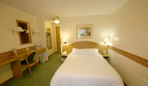 Days Inn by Wyndham Donington - Room