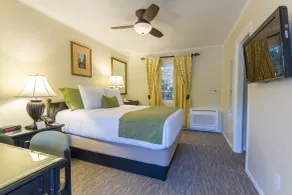 Coast Village Inn - Chambre