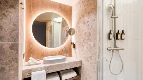 Mövenpick Hotel Brussels Airport - Bathroom