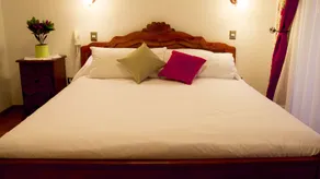 La Perla Hotel - Room