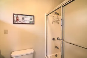 Lakefront Table Rock Getaway w/ Private Swim Dock! - Interiør