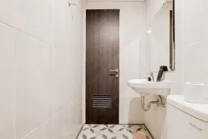 Fully Furnished 1Br With Study Room At Serpong Garden Apartment - Bathroom