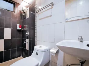 RedDoorz Plus near Robinsons Place Gensan - Salle de bain