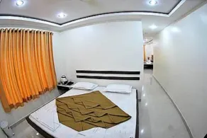 KDM Hotel Sai Geeta Shirdi a walk away from Saibaba Temple - Room