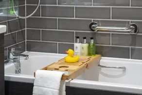 The George Hotel, Amesbury, Wiltshire - The Coaching Inn Group - Baño