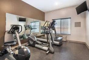 Country Inn & Suites by Radisson, Watertown, SD - Fitness facility